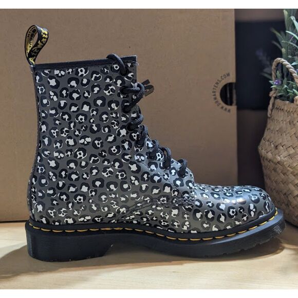 Dr. Martens 1460 Women's Gray Loud Leopard Smooth Leather Lace Up Boots UK 5 NIB - Picture 9 of 15